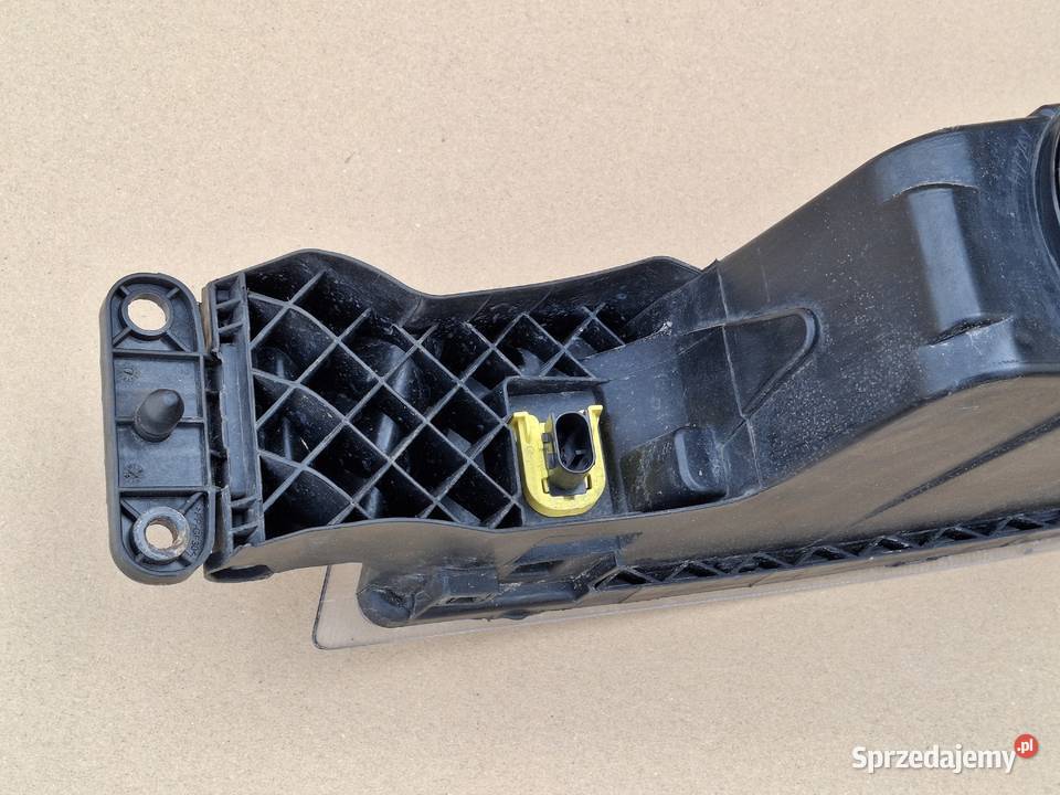 VOLVO FH4 HALOGEN PRAWY LAMPA PRZECIWMGIELNA Bieleń