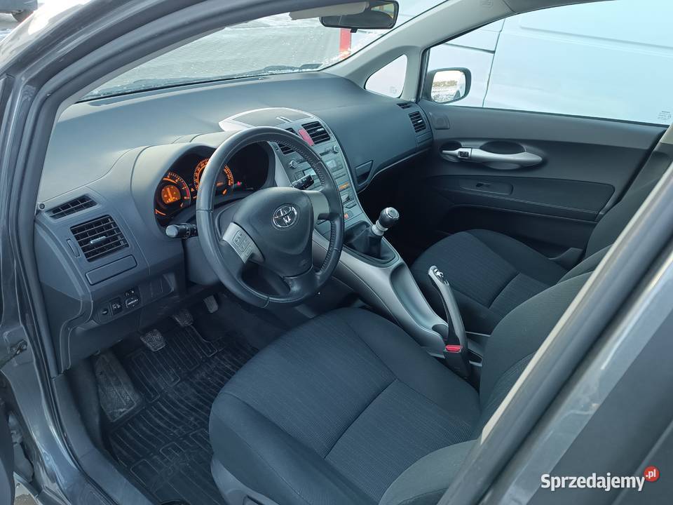 Toyota Auris 2009 16 benzyna 132 isofix Samochody osobowe Poznań