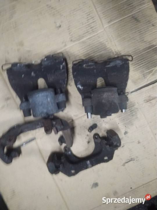 Opel Corsa C D E zacisk hamulcowy przód jarzmo