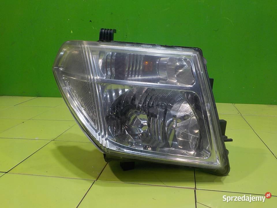 NISSAN PATHFINDER 25 D4 07r 5D XENON lampa prawa osobowe
