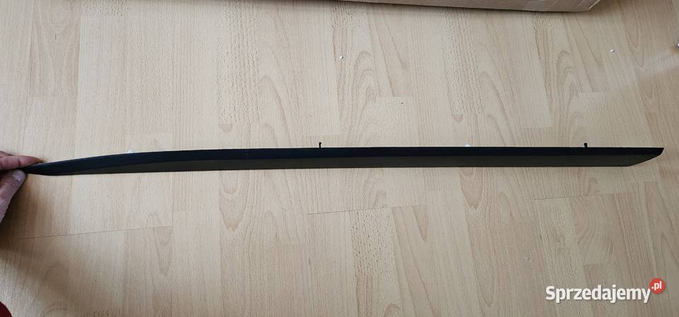 Toyota Aygo X listwa drzwi przód kierowcy