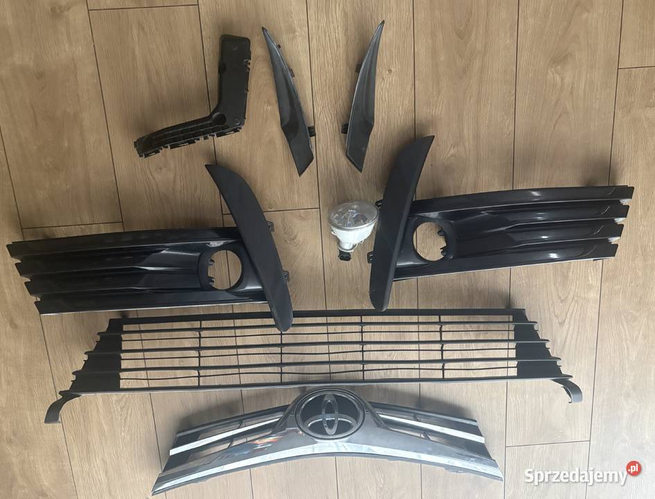 Toyota Corolla E16 2016 Grill ze znaczkiem inne Oleśnica sprzedam