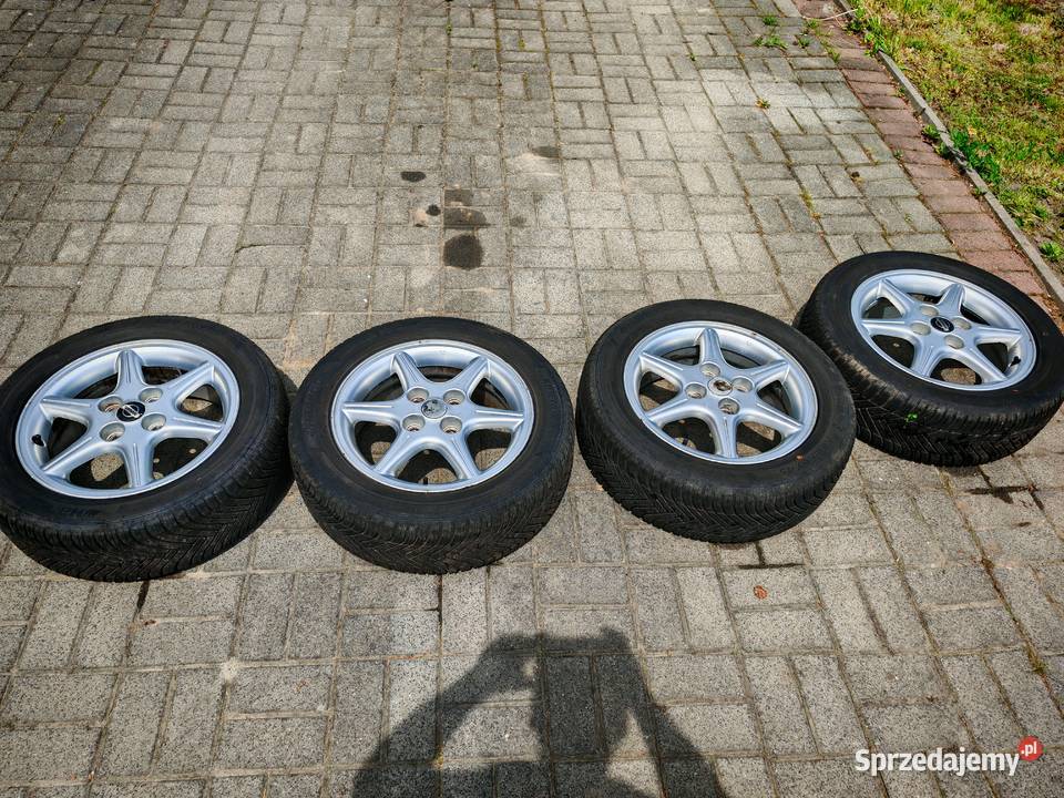 Felgi aluminiowe Nissan Almera N16 z oponami Samochodowe