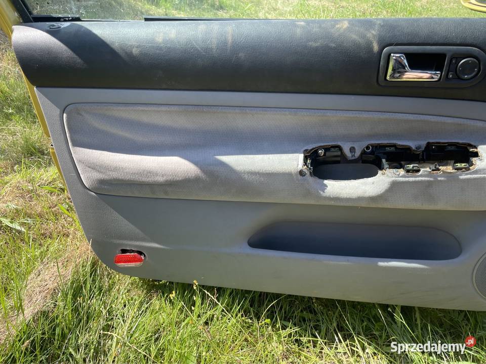 Boczek lewy golf 4 3 drzwiowy elektryczny Części samochodowe Skarżysko-Kamienna