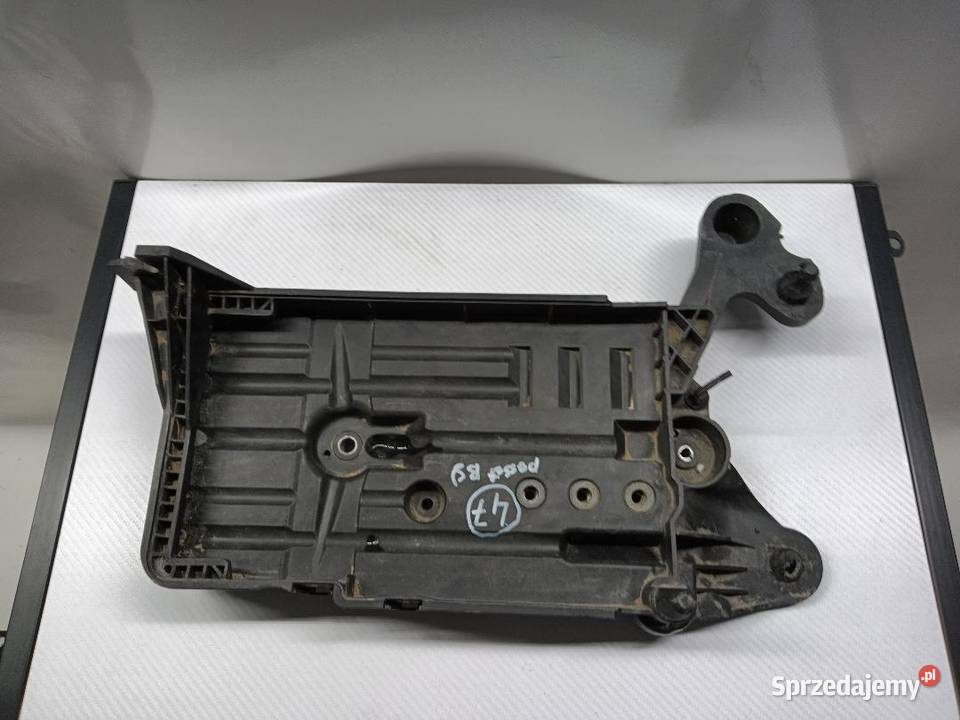 PODSTAWA AKUMULATORA VW PASSAT B8 5Q0915321J Części samochodowe