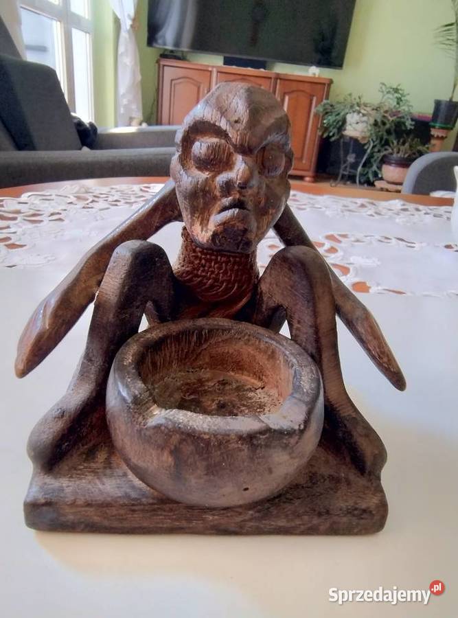 Rzeźbiona popielniczka z drewna tekowego Popielniczki Żory sprzedam