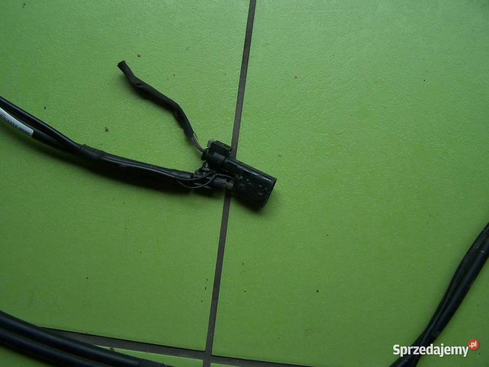 Wąż ze spryskami na szybę przedniądo Mercedesa uszkodzony Pszów