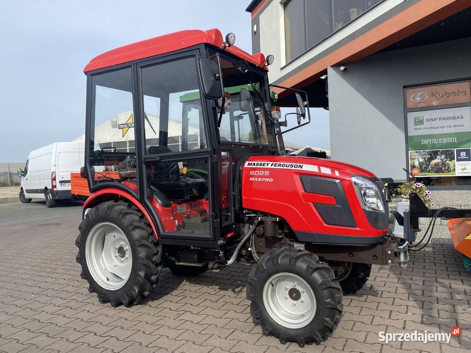 Kabina ogrzewana do traktora ciągnika Massey Części zamienne Kobiele Wielkie