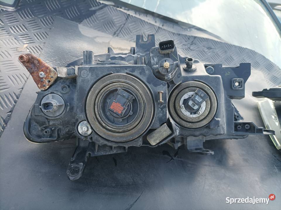 Mitsubishi L200 lampy Rok produkcji 2010