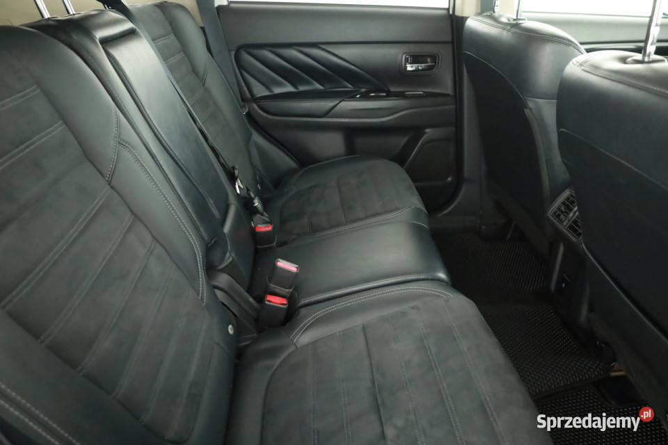 Mitsubishi Outlander 24 PHEV Rok produkcji 2020 Outlander Piaseczno