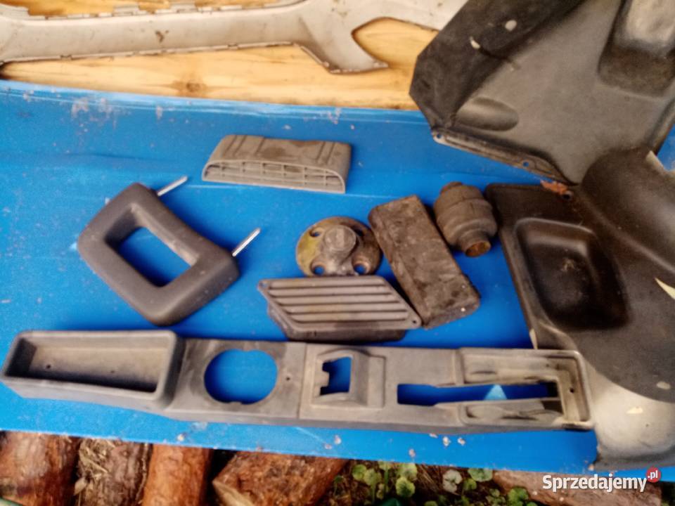 Fiat 126p zagłówek plastiki wnętrza