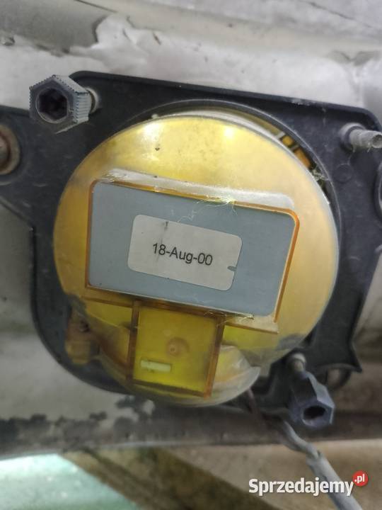 Zderzak z halogenami i kierunkowskazami Jeżów sprzedam