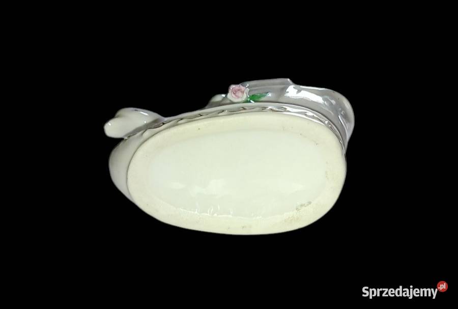 Porcelanowa figurka łabędzie sanie z chłopcem Słubice