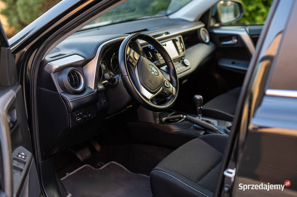 Sprzedam Toyota RAV 4 2018 salon Polska I światła przeciwmgielne Płock sprzedam