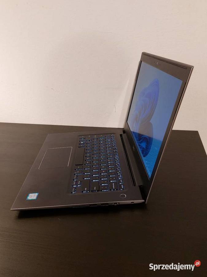 Laptop Dell Vostro 5471 14 i58250U 16gb RAM 256 WiFi