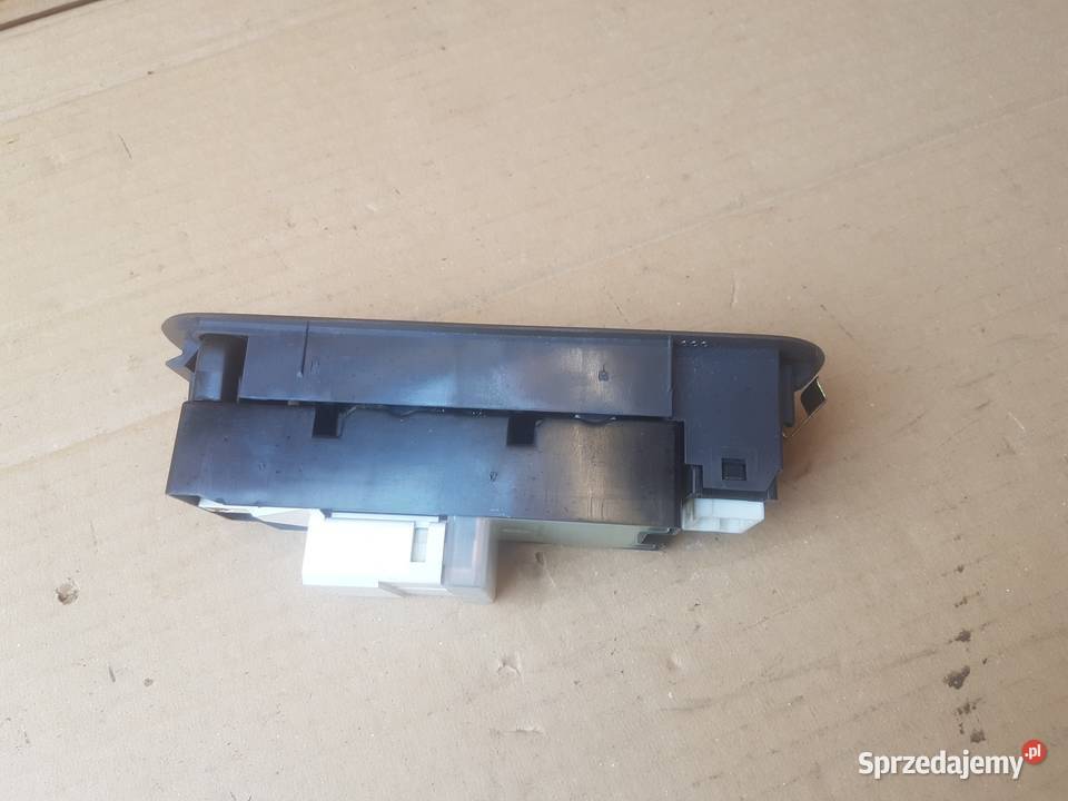 Suzuki Liana panel sterownia szybami przełącznik