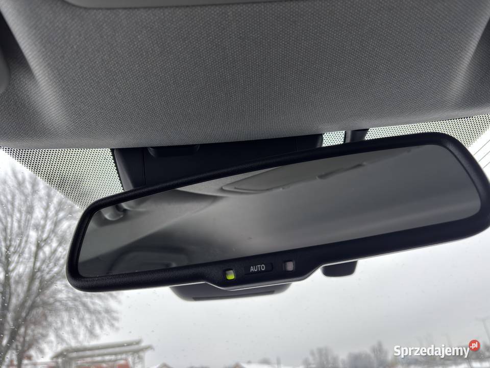 Auris Hybryda 2017r nowa 51 ASO Toyota pełne nieuszkodzony Stalowa Wola