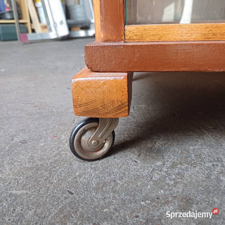 Lampa podłogowa ze stolikiem na kołkach ArtDeco wielkopolskie Suchorzew