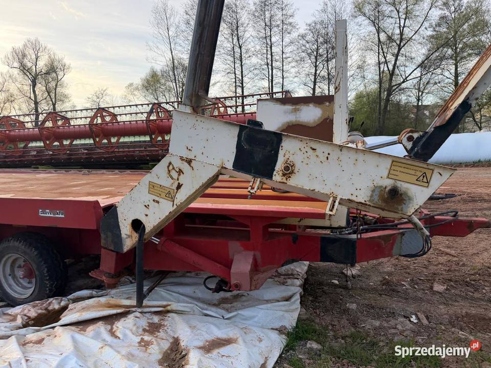 Przyczepa do zwozu słomy siana