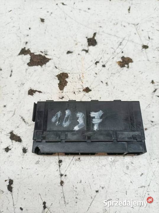 SKRZYNKA BEZPIECZNIKÓW MODUŁ NAPIĘCIA 8264147020