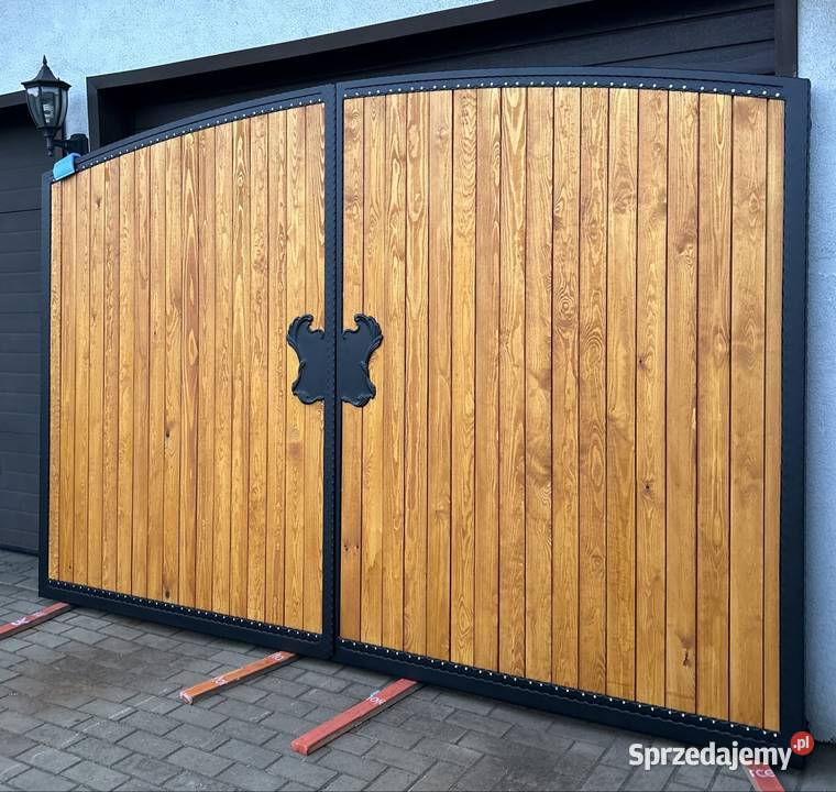 Brama Kuta dwuskrzydłowa drewno metal Nowa Sól
