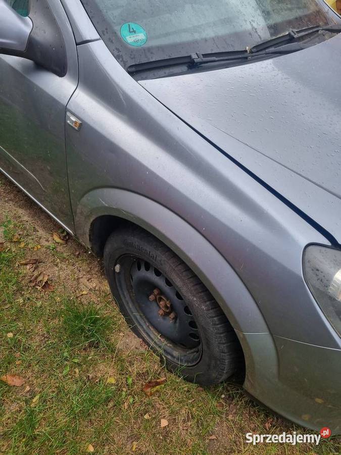 Błotnik Opel Astra h kombi
