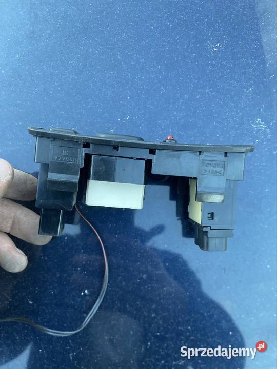 Panel przełączników lusterek świateł Toyota osobowe Kamocin sprzedam