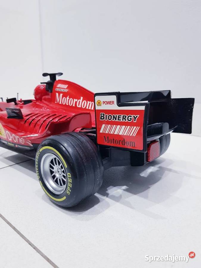 Metalowy bolid Formuła F1 z dźwiękiem i małym