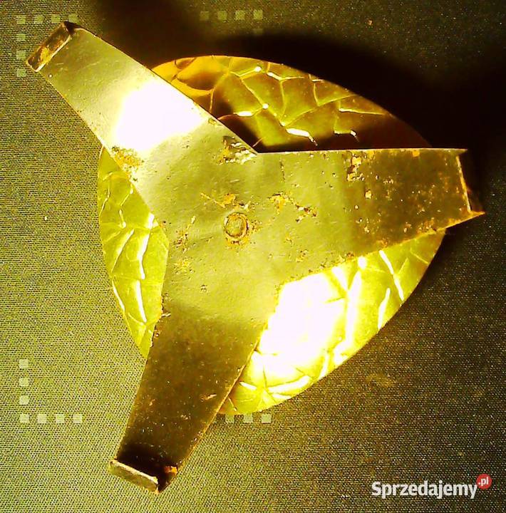 Metalowy świecznik w kształcie trójkąta z Kraków