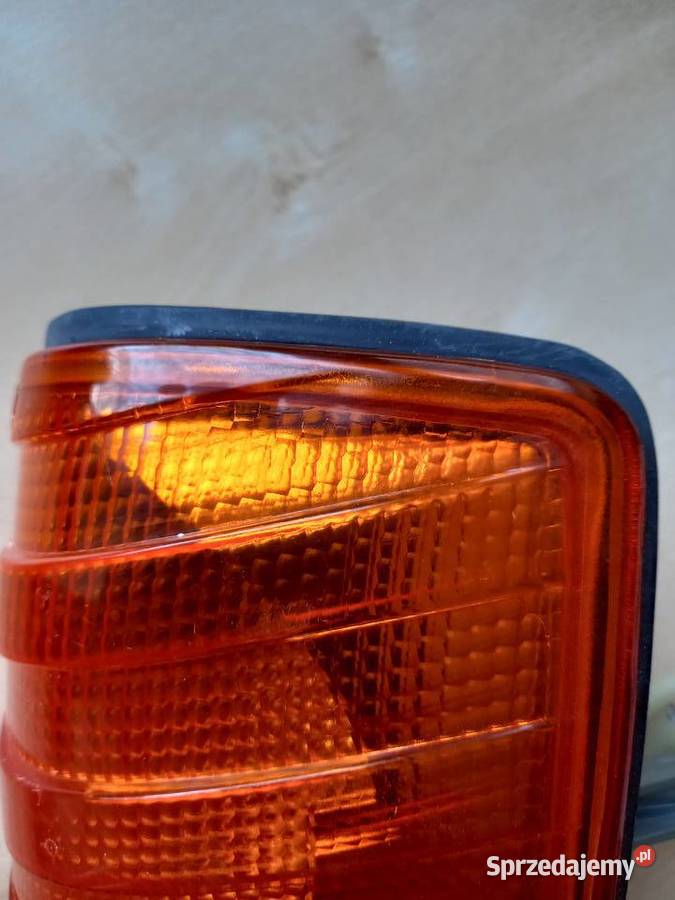 Mercedes W 201 kierynkowskaz lewy HELLA Bukownica