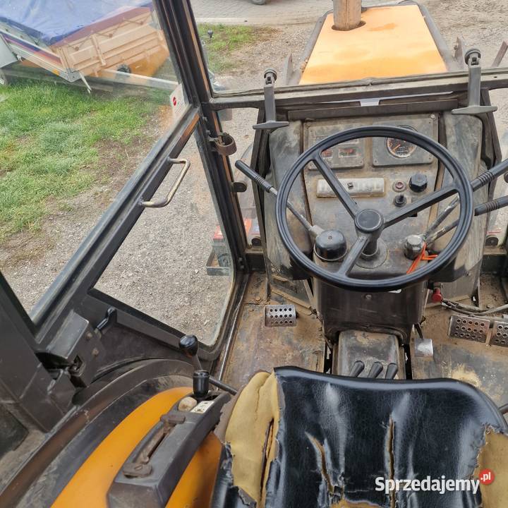 Ciągnik sadowniczy Renault 7012 Biała Rawska