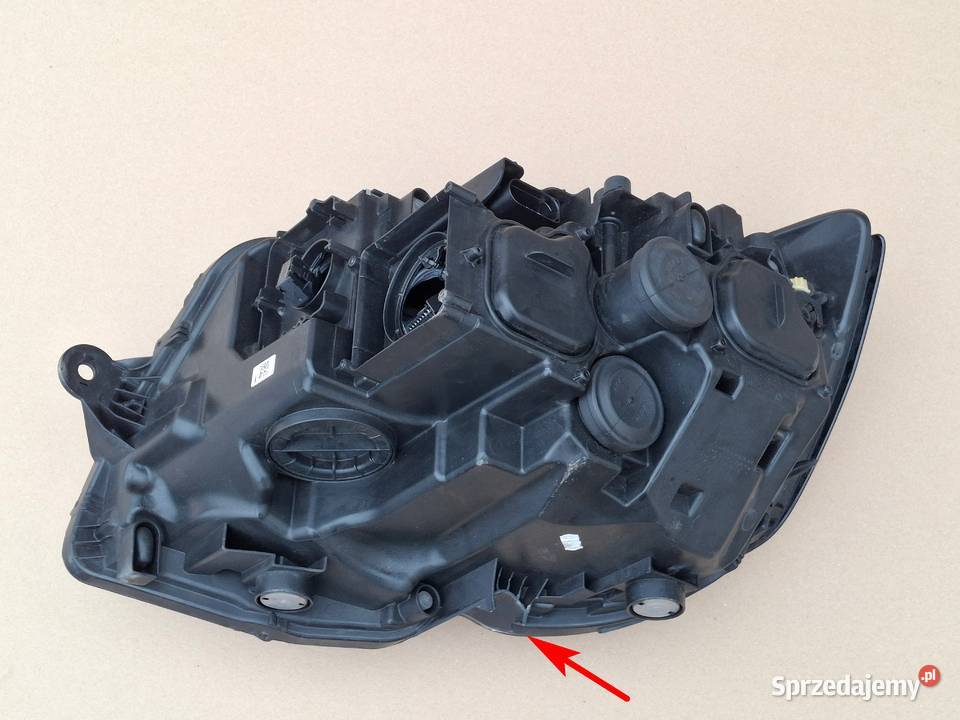 VW T6 MULTIVAN CARAVELLE REFLEKTOR PRAWY FULL osobowe Bieleń sprzedam