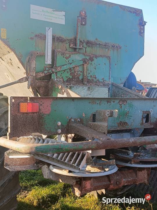 Rozsiewacz wapna i nawozu Amazone 10t Amazone wielkopolskie Leszno sprzedam