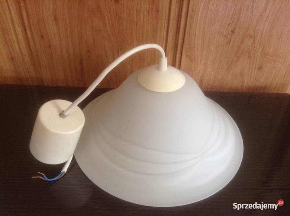 Zwis z ozdobnie ryflowanym szklanym kloszem PRL Opole