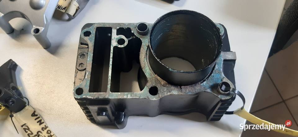 Cylinder do Hondy Shadow VT 500Przód tył Silniki i osprzęt Jawiszowice