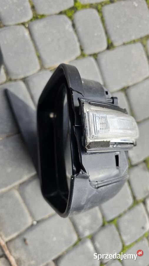 Suzuki Grand Vitara II lusterko prawe uszkodzone