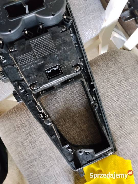 Panel tunelu konsola MMI uchwyt na kubki Audi A4 Panele sterowania, przełączniki wielkopolskie Zbąszyń