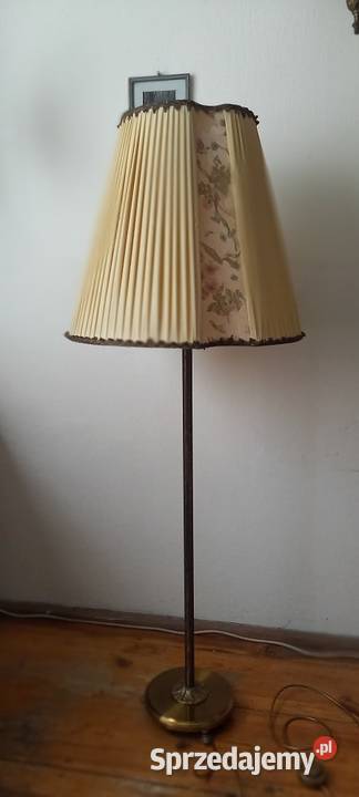 Ładna mosiężna lampa podłogowa z abażurem Skierniewice