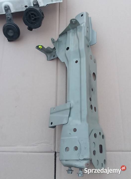 Toyota Corolla E21 Hybryda pas przedni Przeźmierowo