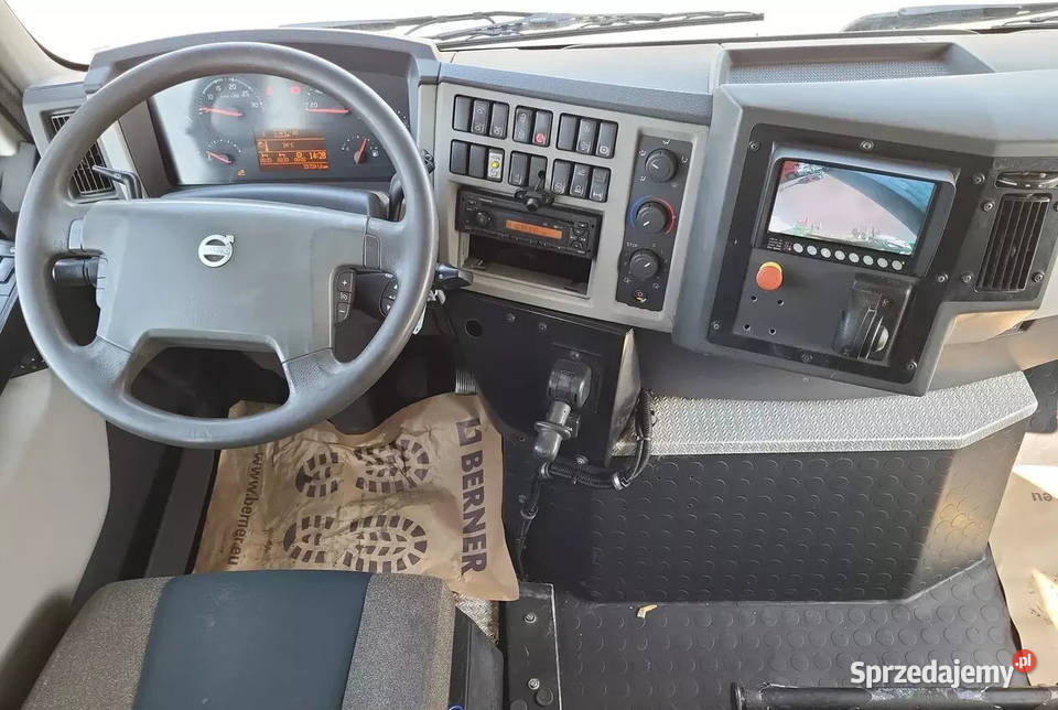 Volvo FE 320 śmieciarka trzyosiowa Zoeller 20m3 świętokrzyskie Nowiny