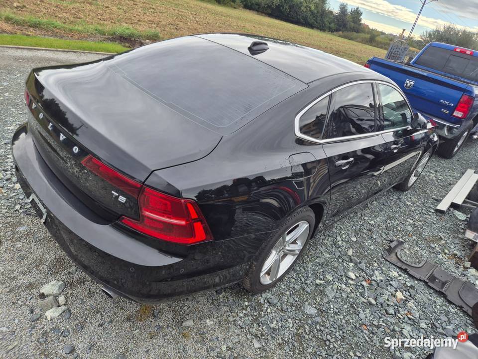 Volvo S90 2017 20 FWD zadbana uderzeniu w