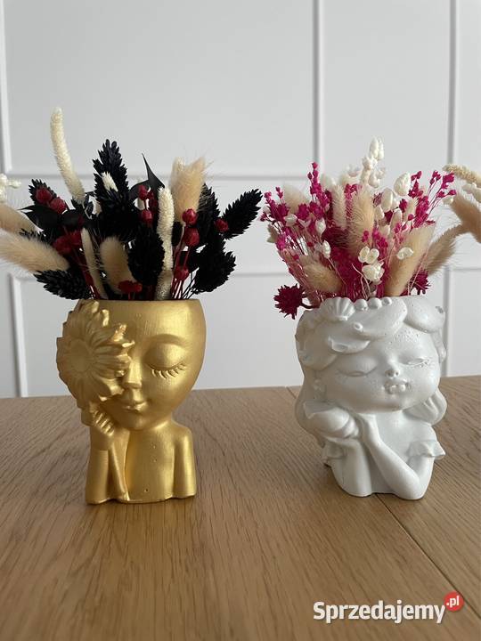 Doniczka betonowa z dekoracją prezent