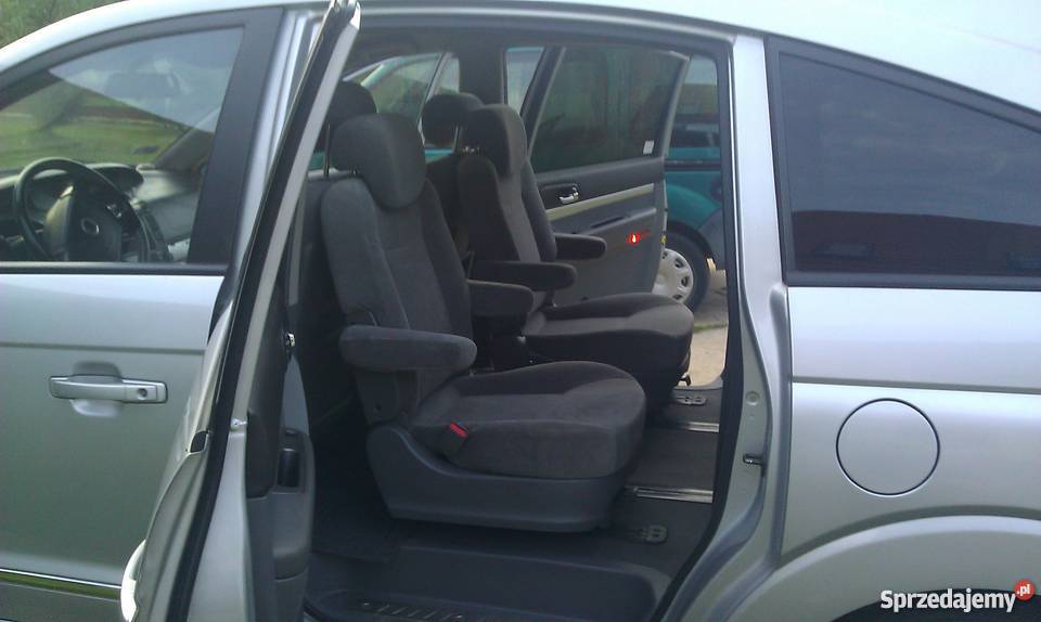 Ssangyong Rodius wygodnie przewiezie 7 osobób z