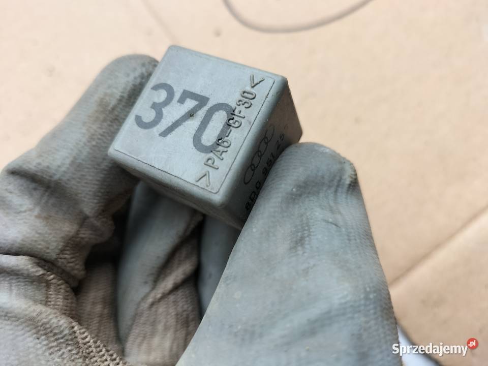 PRZEKAŹNIK 370 8D0951253