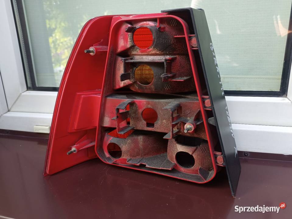 VW Bora sedan lampa tył tylna prawa Hella osobowe Sieradz