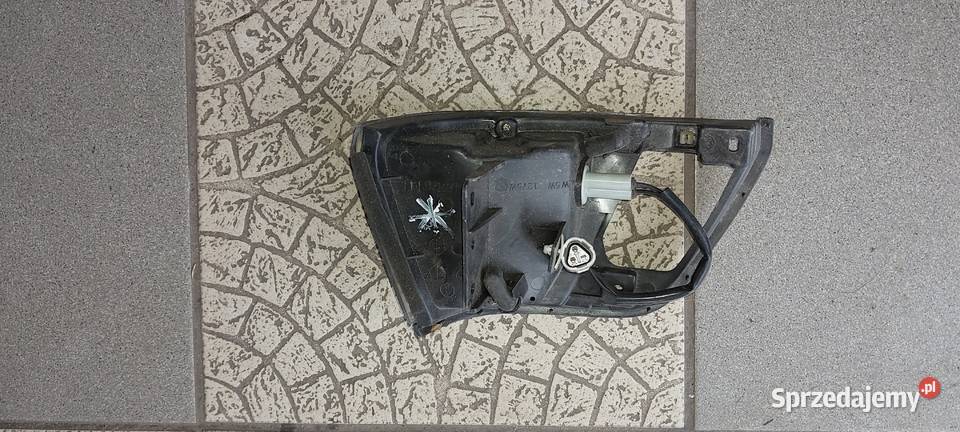 LAMPA POZYCYJNA lewa Z OPR ŻARÓW TOYOTA COROLLA Byków sprzedam