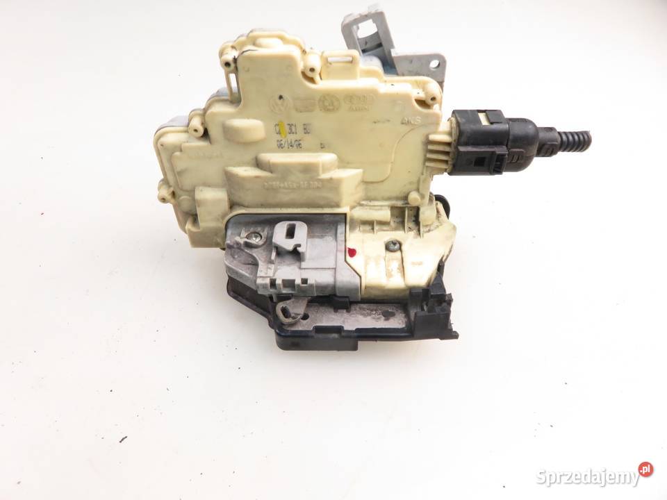 ZAMEK PRAWY PRZEDNI AUDI Q7 4L 3C1837016B