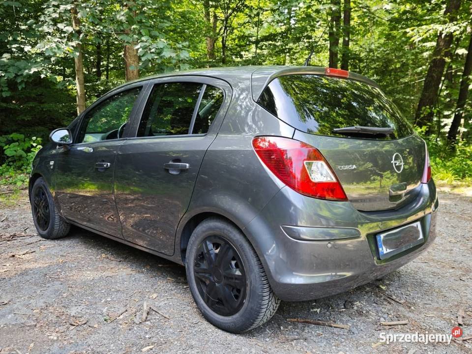 Opel Corsa D 2010 Benzyna 12 86 Edition 111 radio