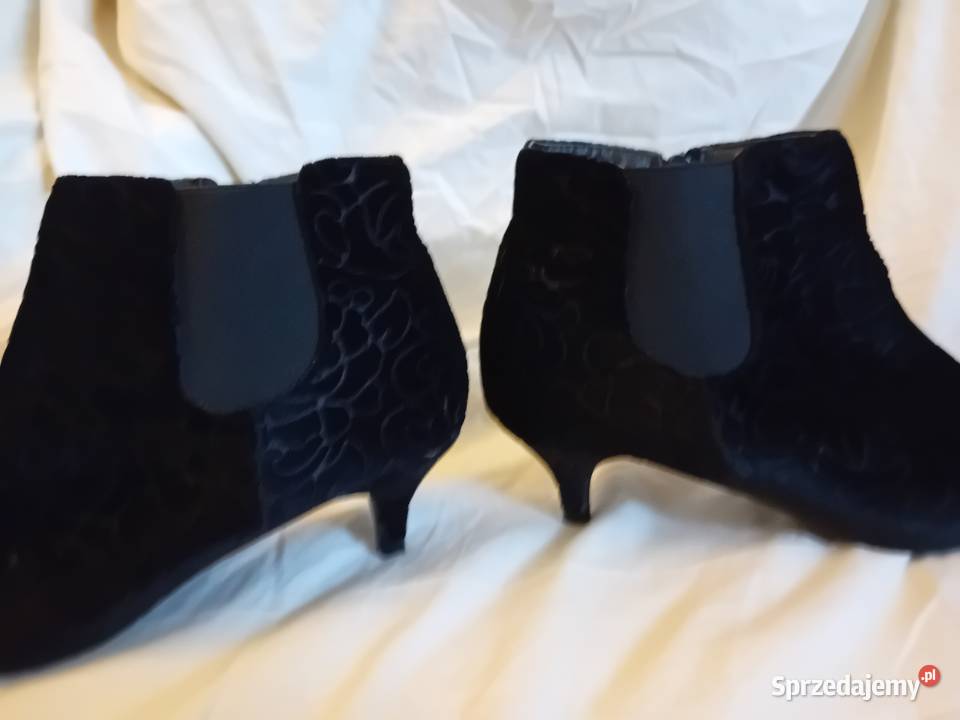 Buty botki kolor czarny motyw kwiatowy rozmiar