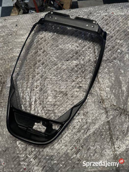 Suzuki UC 125150 Osłona Mocowanie schowek N1033 wielkopolskie Poznań
